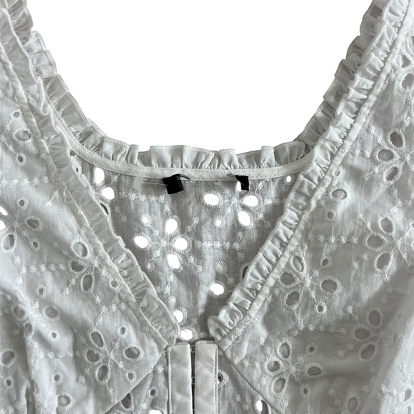 Forever 21 White Eyelet Hook and Eye Crop Tank Top Small - Picture 5 of 5